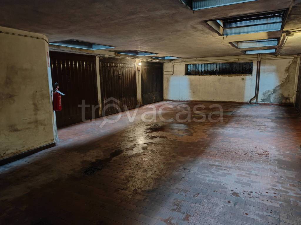Garage in vendita a Milano via Palmanova, 75