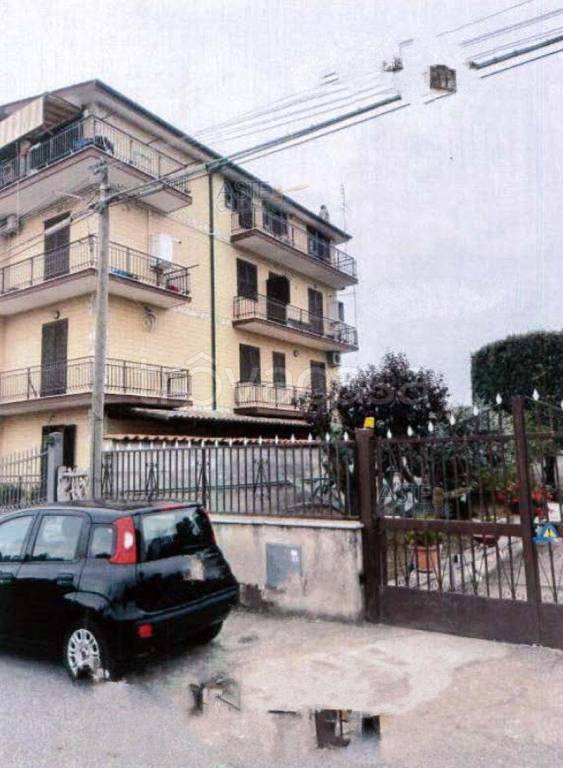 Appartamento all'asta a Roma via Mogorella, 20