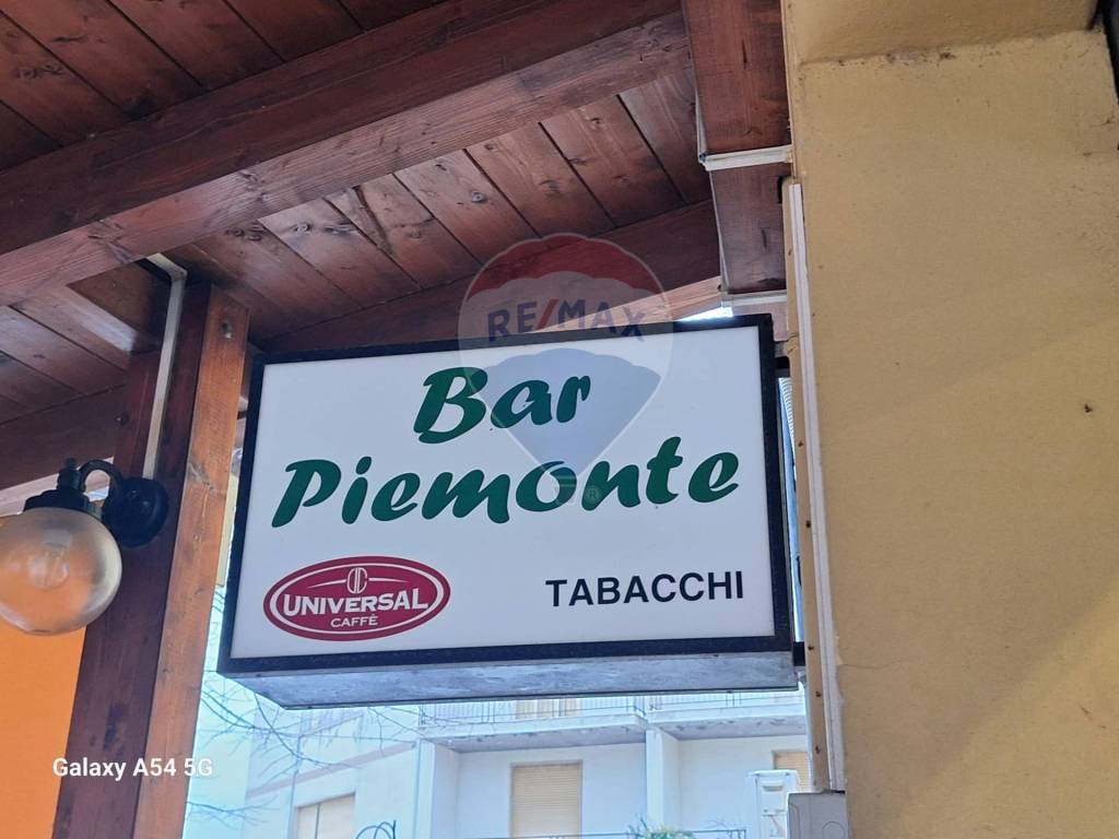 Bar in vendita a Frisa piazza principe di piemonte, 3