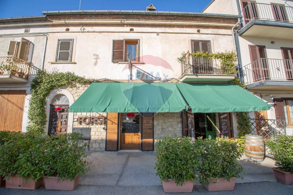 Casa Indipendente in vendita a Fara Filiorum Petri via Madonna Del Ponte, 38
