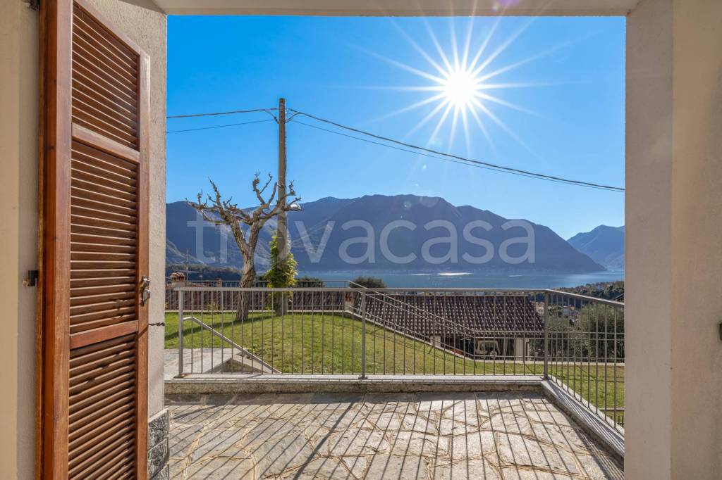 Appartamento in vendita a Tremezzina via degli Alpini