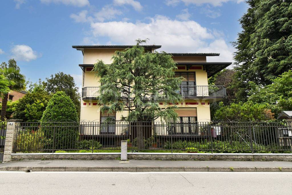Casa Indipendente in vendita a Pregnana Milanese via Papa Giovanni XXIII 61