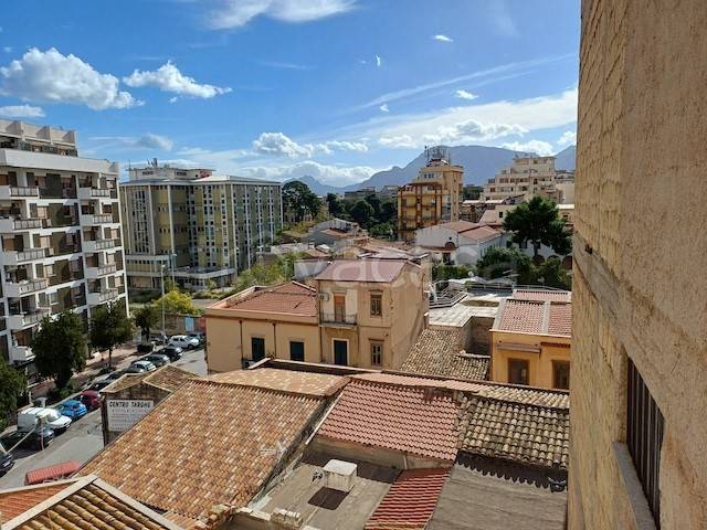 Appartamento in vendita a Palermo via Serradifalco, 152