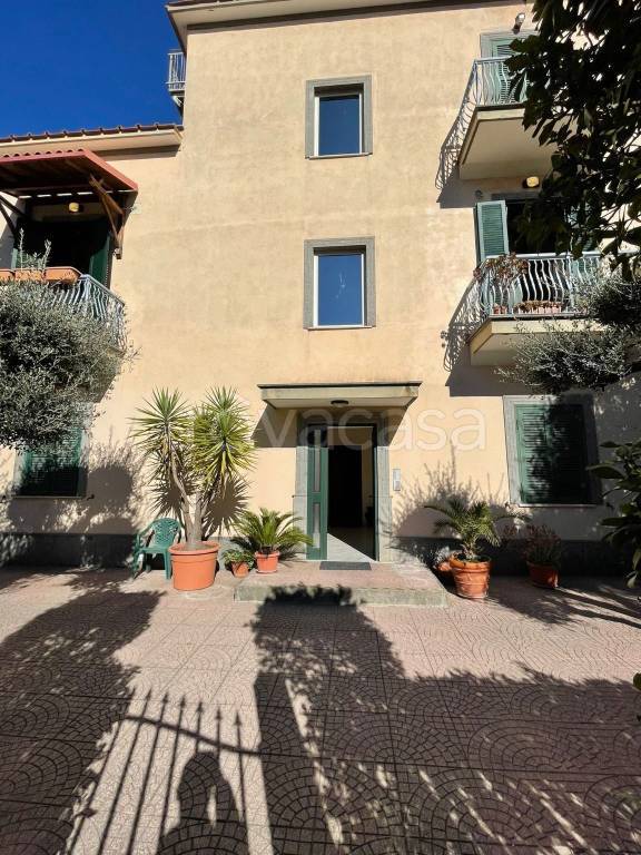 Appartamento in vendita a Roma via dei Girasoli, 17