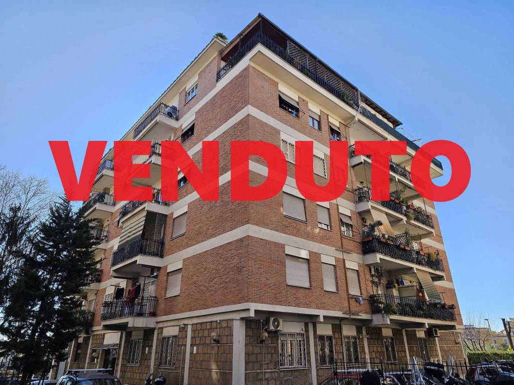 Appartamento in vendita a Roma via della Magliana, 76