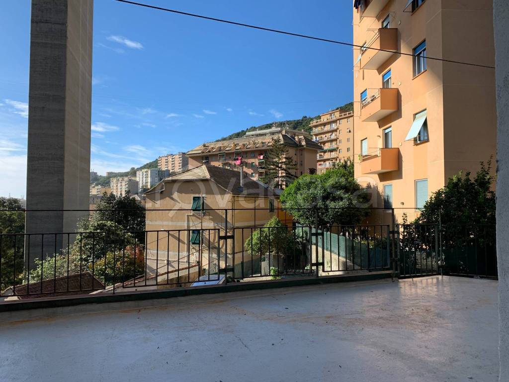 Appartamento in vendita a Genova via Cadighiara