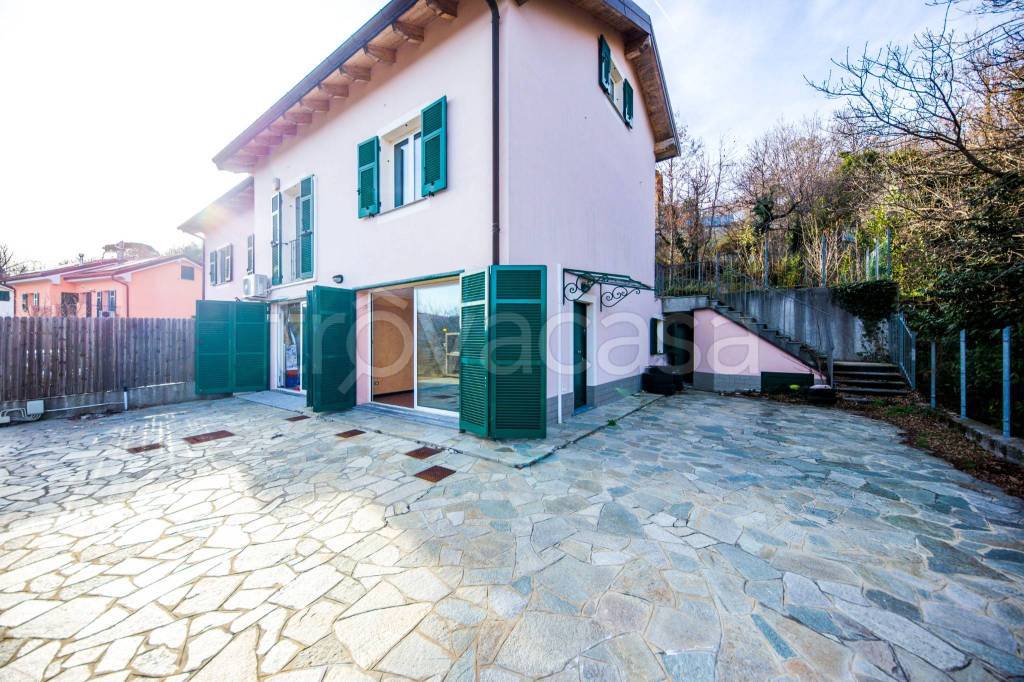 Villa a Schiera in vendita a Serra Riccò via Valleregia