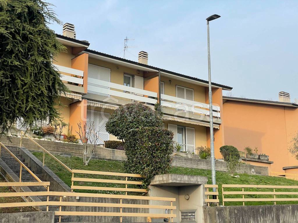 Villa a Schiera in vendita a Villa d'Almè via degli Alpini