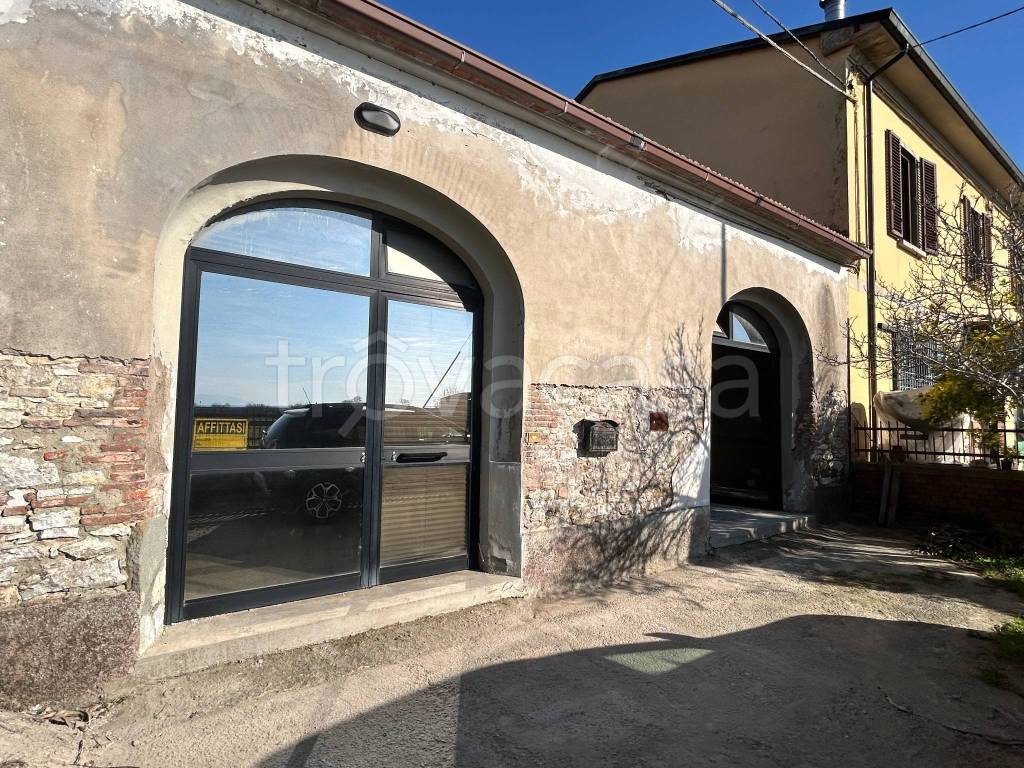 Magazzino in in affitto da privato a Monsummano Terme via Francesca Pazzera, 221