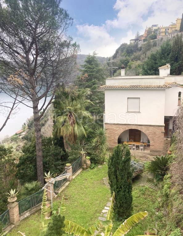 Villa in in vendita da privato a Castel Gandolfo via Coste del Lago, 12