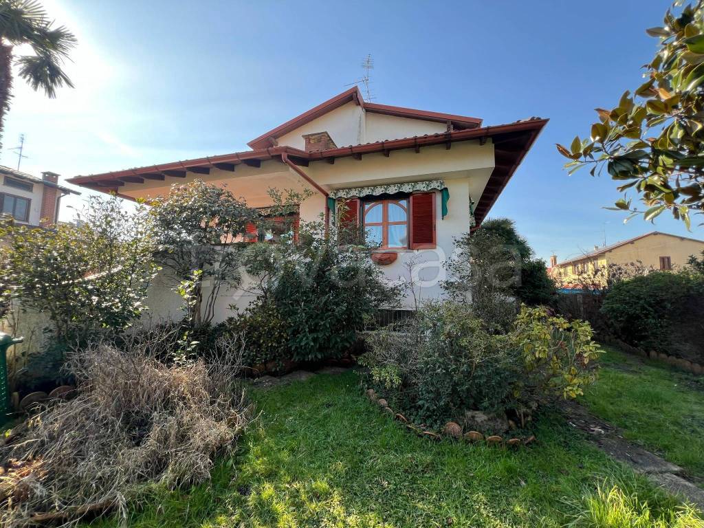 Villa in vendita a Vermezzo con Zelo via Enrico Fermi