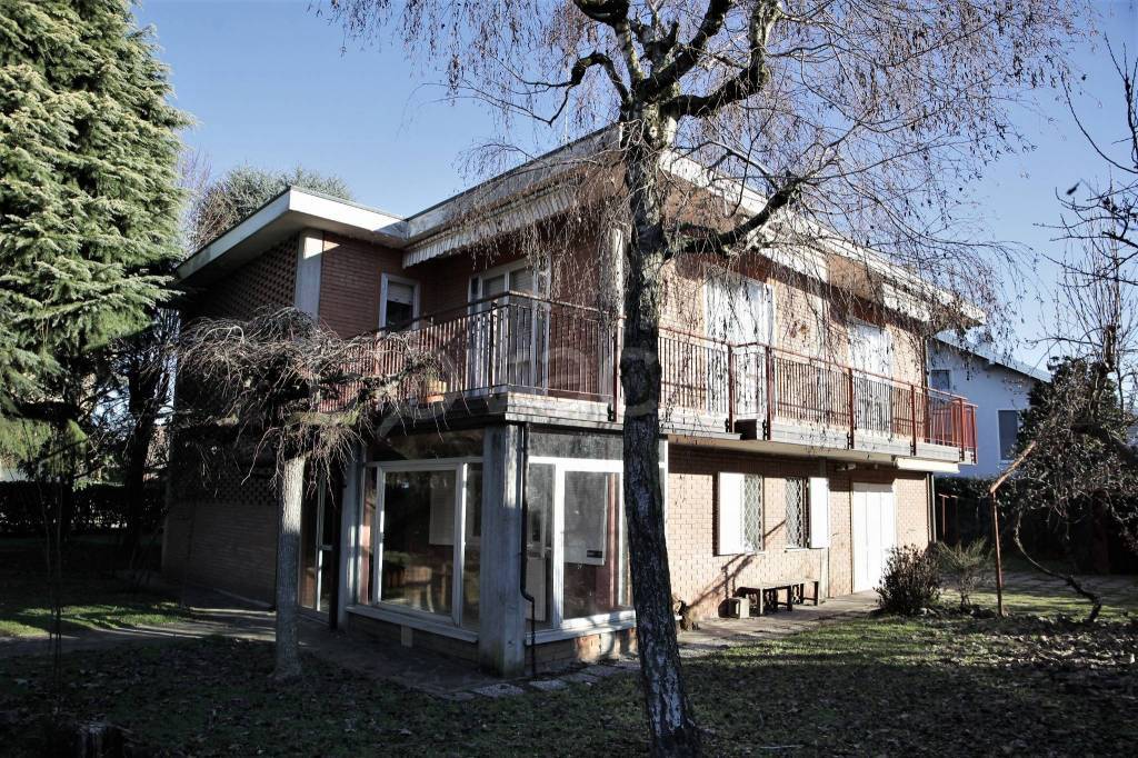 Villa in vendita a Rosate via Circonvallazione