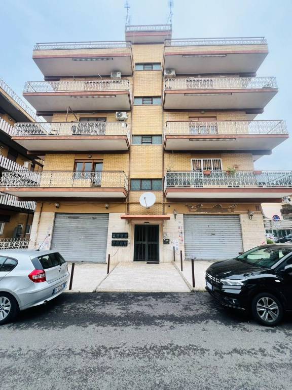 Appartamento in vendita a Roma via dei Coribanti
