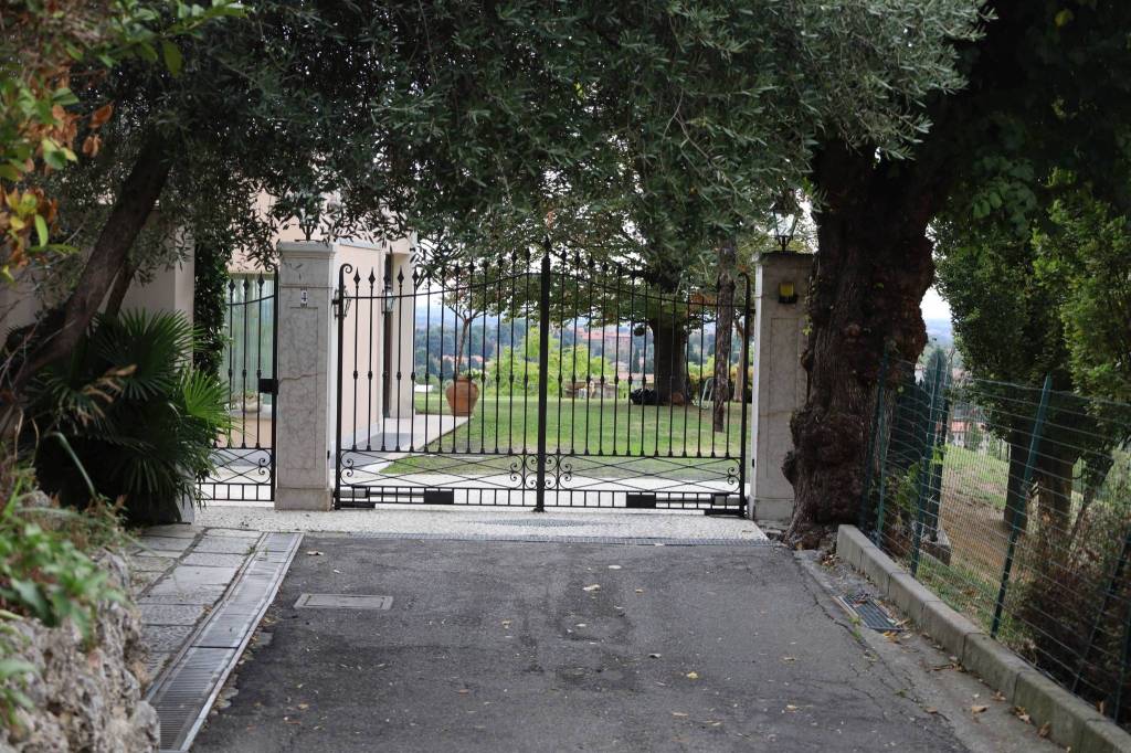 Villa in vendita a Monticello Brianza via Giuseppe Sirtori, 4