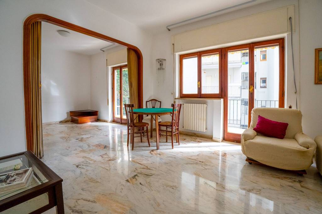 Appartamento in vendita a Napoli via Gneo Nevio