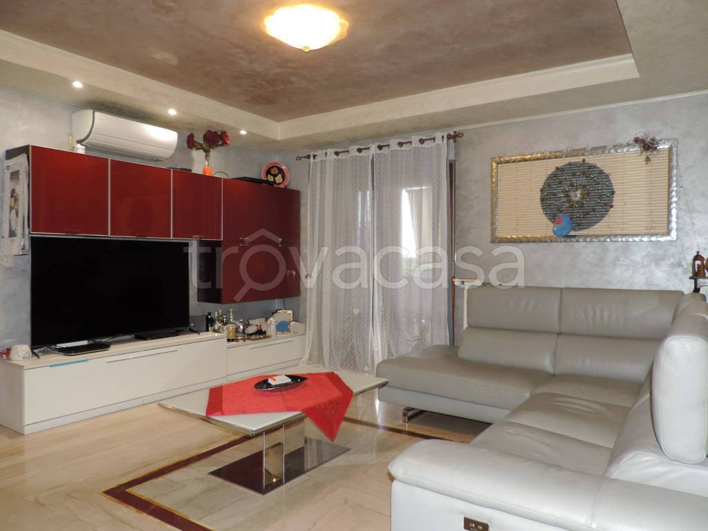 Appartamento in vendita a Guidonia Montecelio via Adriano, 5