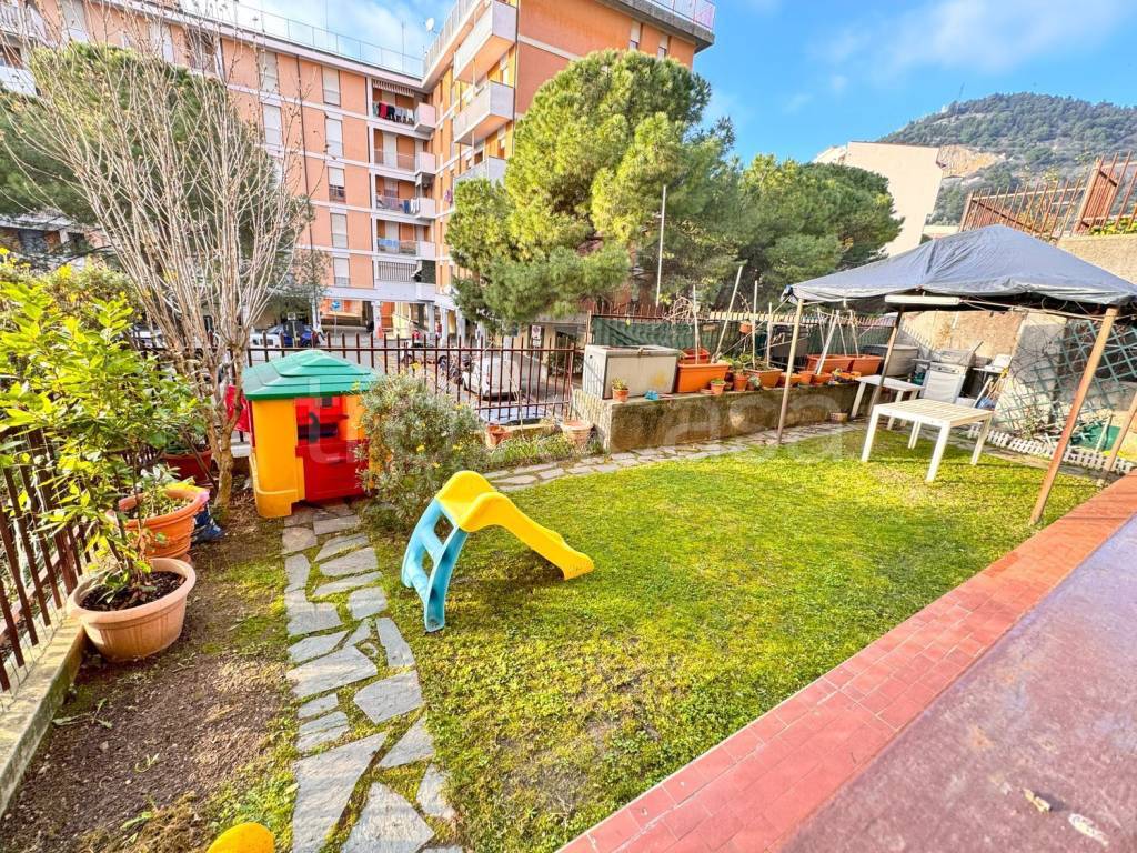 Appartamento in vendita a Genova via Antonio Negro, 23