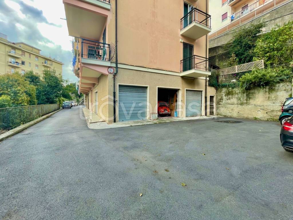 Garage in vendita a Genova via della Torrazza, 73 r