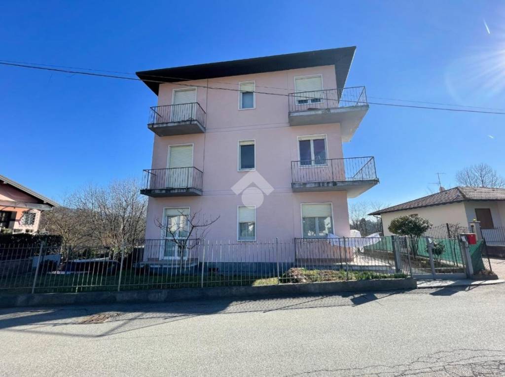 Appartamento in vendita ad Arcisate via Sacragni, 19