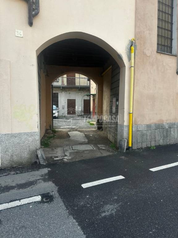 Garage in vendita a Milano via Fratelli Zoia 54