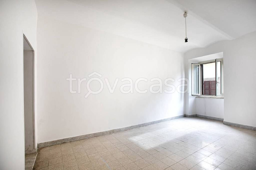 Appartamento in vendita a Viterbo via Cardinal de Gambara