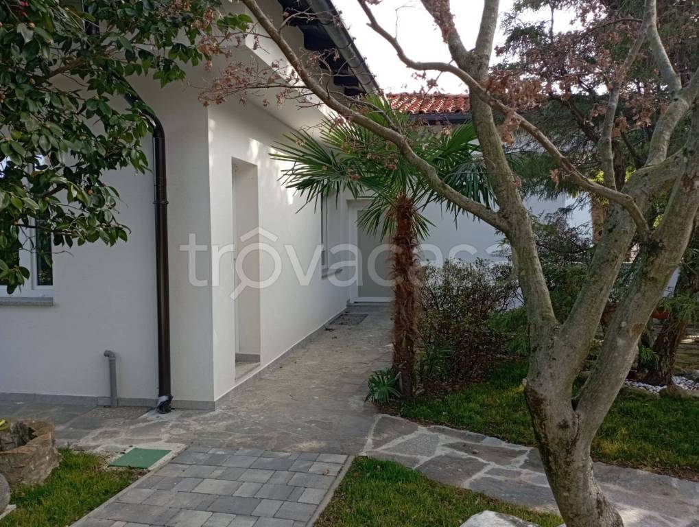 Villa in vendita a Lavena Ponte Tresa via Combi, 9