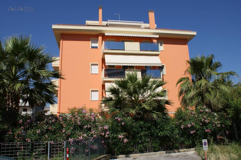 Appartamento in vendita a San Benedetto del Tronto via Cherubini, 9