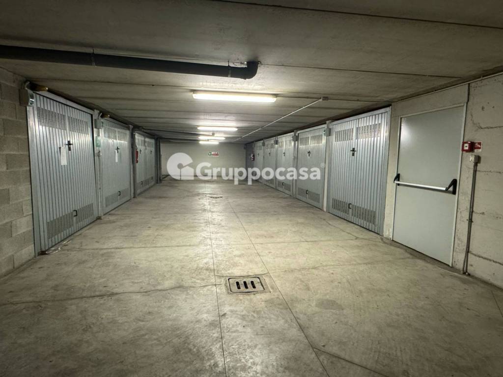 Garage in vendita a Milano via Sapri, 4