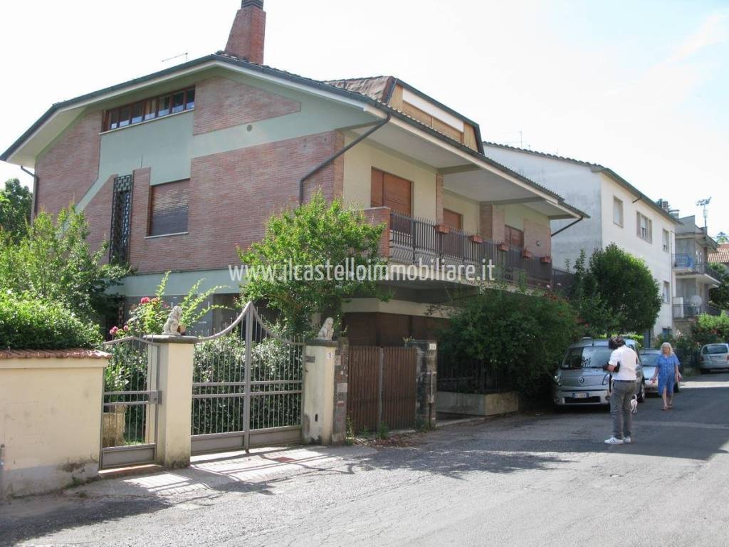 Villa in vendita ad Acquapendente via Vittorio Veneto 13/a