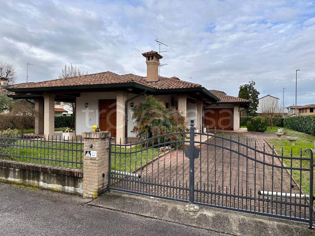 Villa in vendita a San Giorgio di Nogaro via Emilia, 90