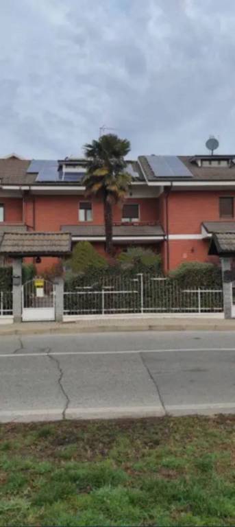 Villa a Schiera in vendita a Santhià via Eugenio Montale