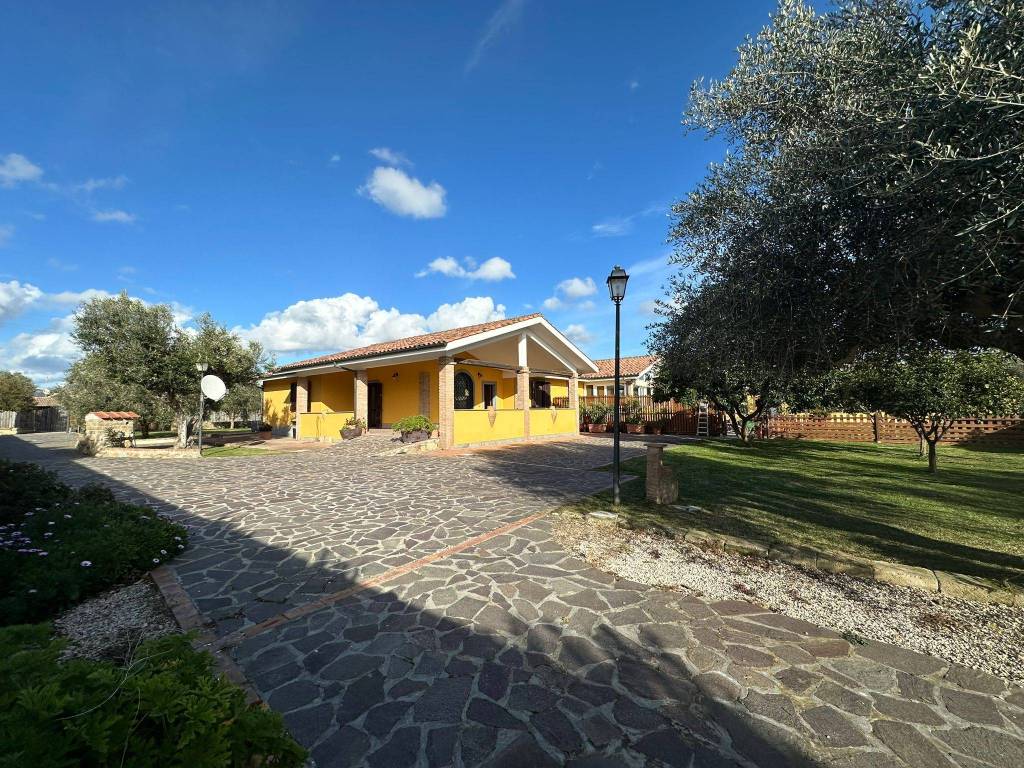 Villa Bifamiliare in vendita a Cerveteri via furbara sasso