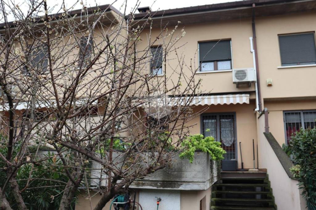 Villa a Schiera in vendita a Brescia via Raffaello Sanzio, 241