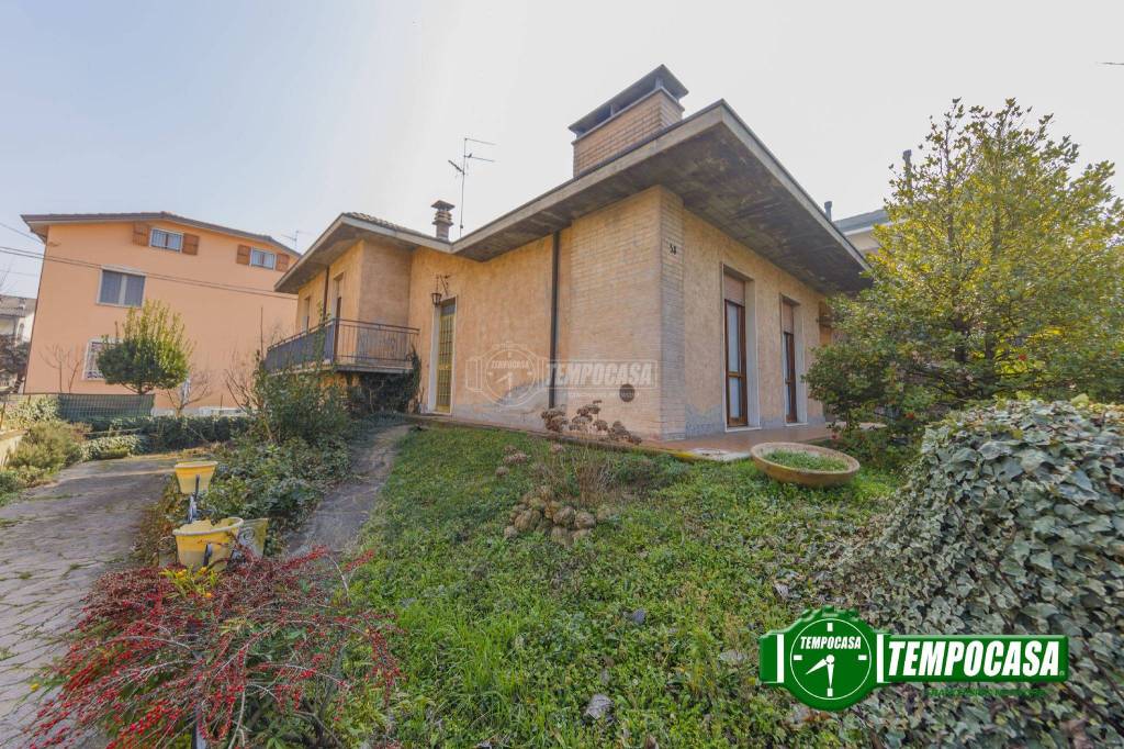 Villa in vendita a Piacenza via Giannantonio Perreau 58