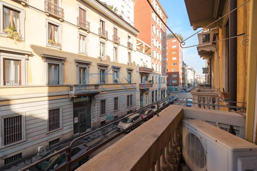 Appartamento in vendita a Milano via Lazzaro Palazzi, 14