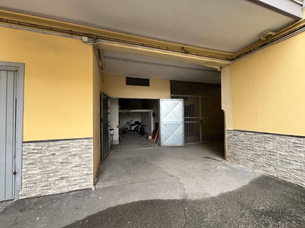 Garage in vendita a Quarto via Viticella