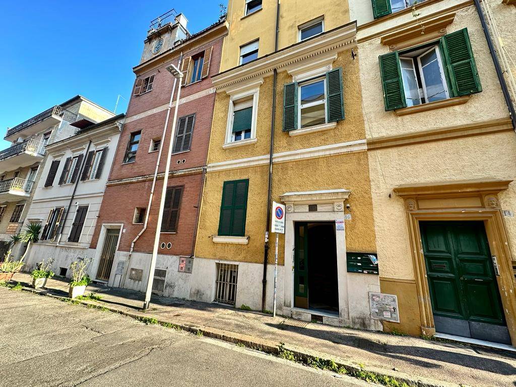 Appartamento in vendita a Roma via Trapani, 18
