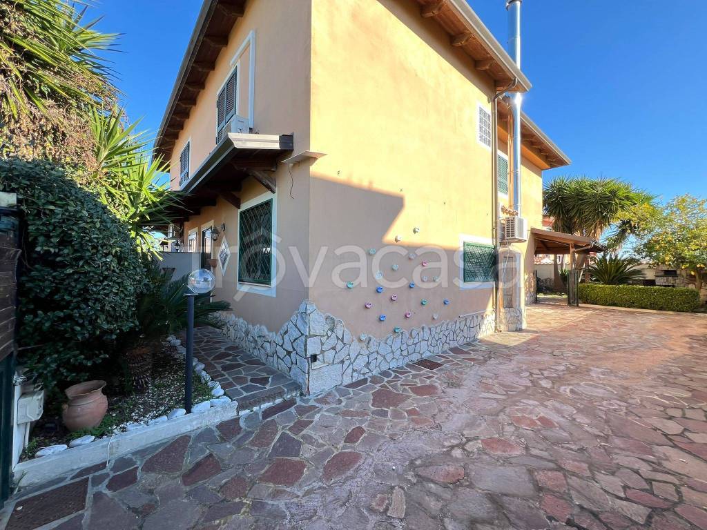 Villa a Schiera in vendita a Giugliano in Campania via Grotta dell'Olmo, 72