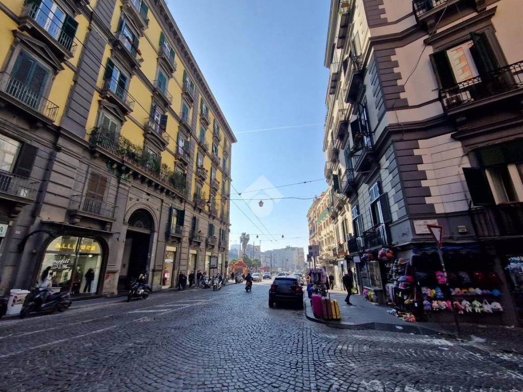 Appartamento in vendita a Napoli piazza Dante