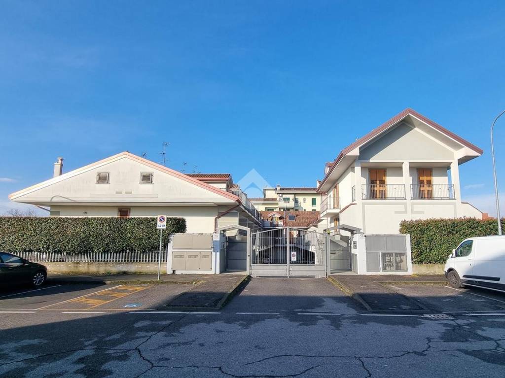 Villa a Schiera in vendita a Carugate via Fratelli Cervi, 26