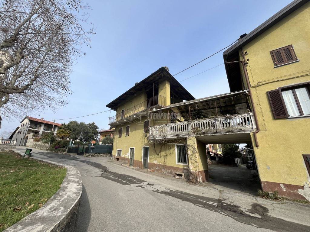 Casa Indipendente in vendita a Castellamonte via (fraz. San.Giovanni) via centrale 5