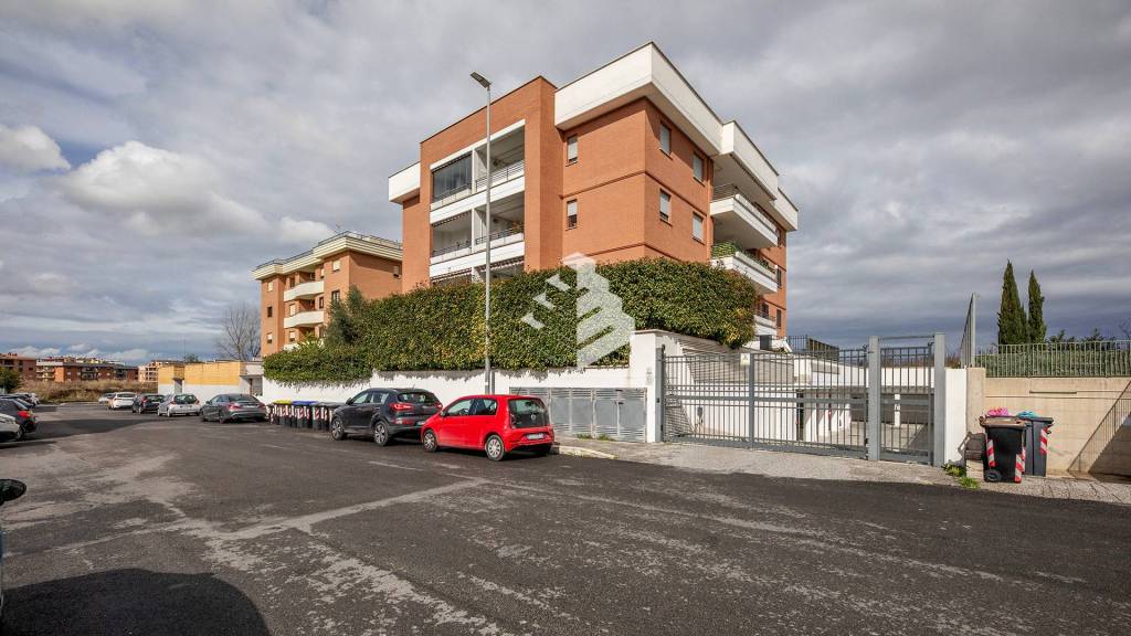 Appartamento in vendita a Roma via Cardinale Luigi Traglia
