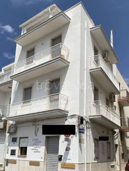 Appartamento in vendita a Fasano via Trieste, 2