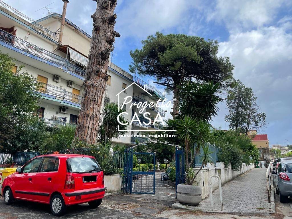 Appartamento in vendita a Napoli via Villa Bisignano Traversa 5, 6