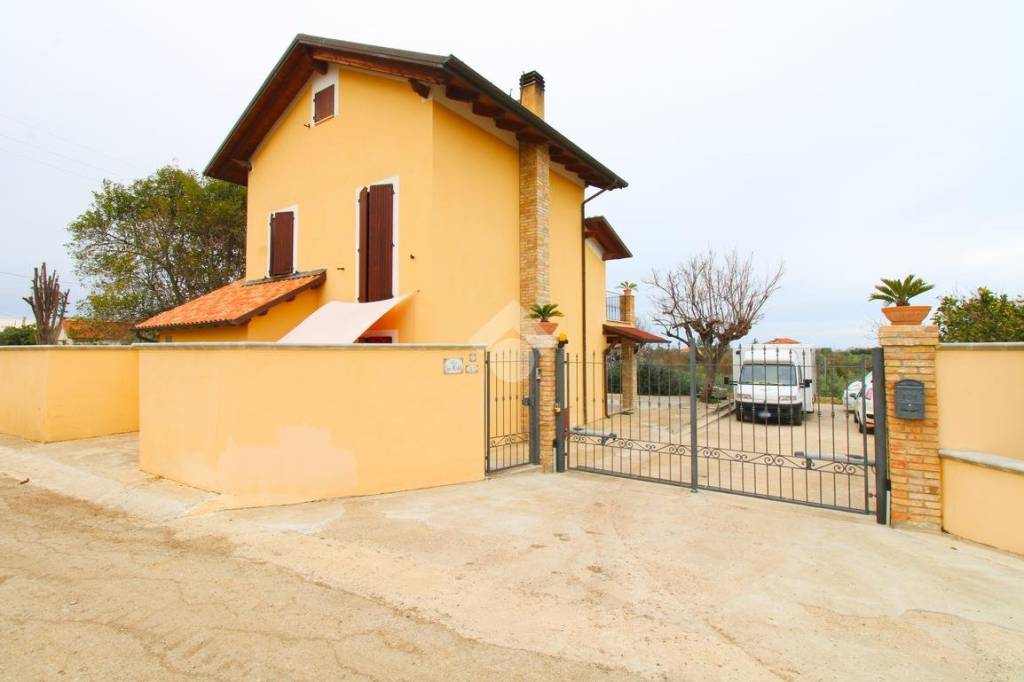 Casa Indipendente in vendita a Ortona via Morante, 39