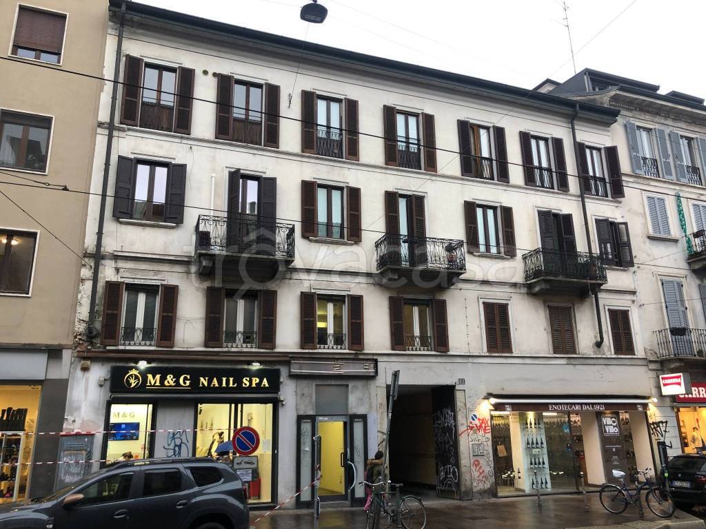 Negozio in affitto a Milano corso San Gottardo, 13