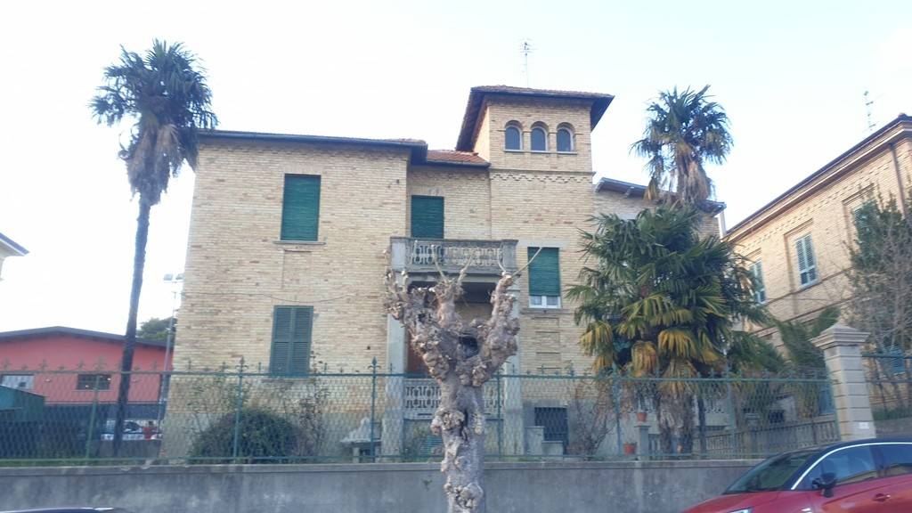Casa Indipendente in vendita a Sant'Omero via Vittorio Veneto, 62