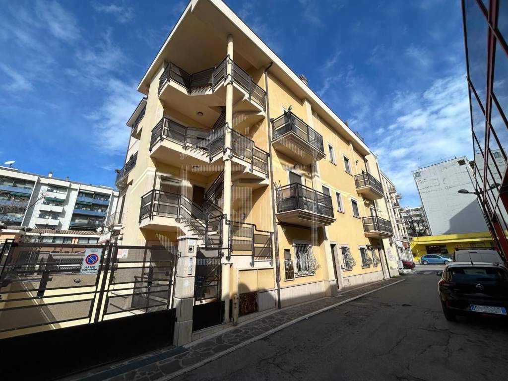 Appartamento in vendita a Pescara via Giotto