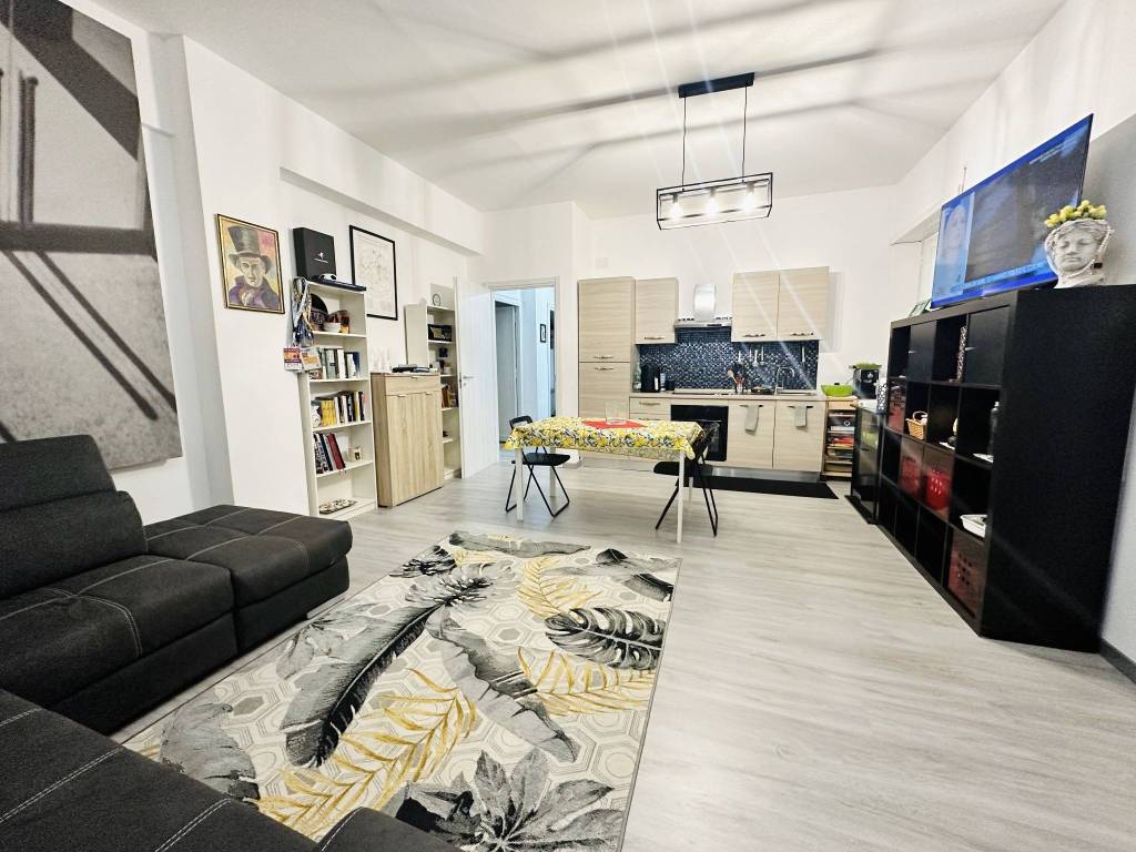 Appartamento in vendita a Roma via Michele di Lando, 79