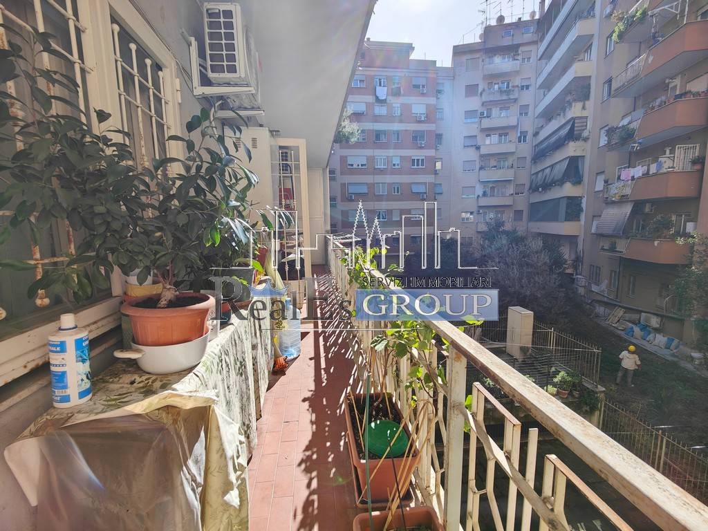 Appartamento in vendita a Roma via Cesare Algranati